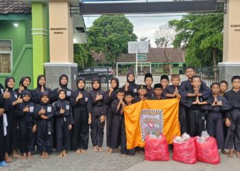 Pelatih PSHT Ajarkan Budi Pekerti Luhur di Rayon SDN 4 Gadungan