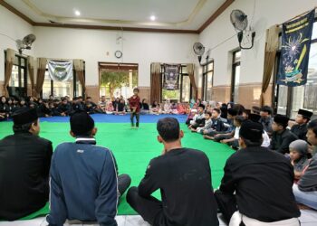 PSHT Ranting Puncu Santuni Puluhan Anak Yatim dan Lansia di Desa Gadungan