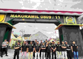 TNI-Polri, PSHT Ranting Pare Cabang Kabupaten Kediri – Pusat Madiun Bagikan Takjil di Depan Koramil