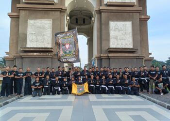 PSHT Komisariat Satpol PP Gelar Bagi Takjil di SLG