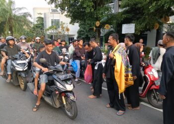 PSHT Komisariat Satpol PP Gelar Bagi Takjil di SLG